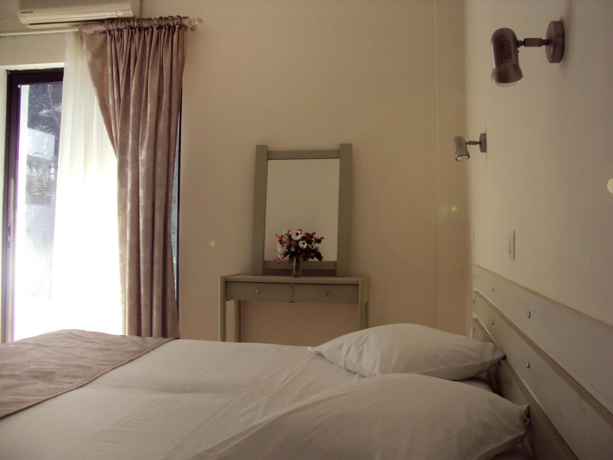 Yasemi Rooms Василики Екстериор снимка